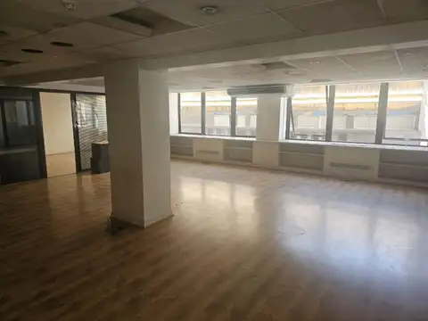 Oficina en Alquiler con 1 cochera