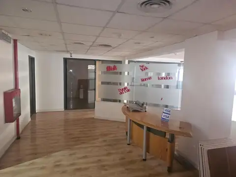 Oficina en Alquiler con 1 cochera