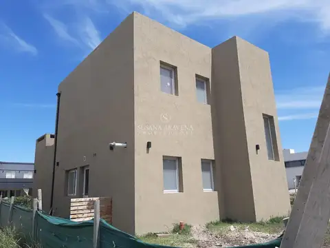 Casa  en Venta en Santa Lucia, Pilar del Este, Pilar