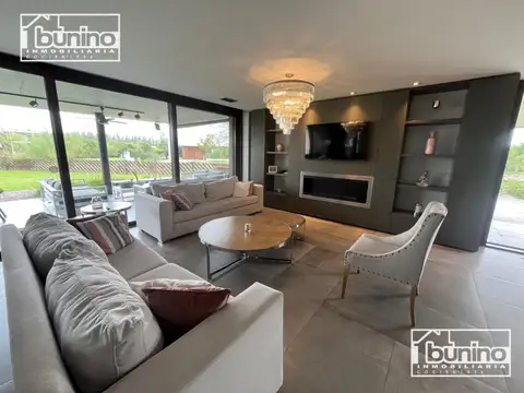 Casa en Alquiler Temporal con 1 cochera