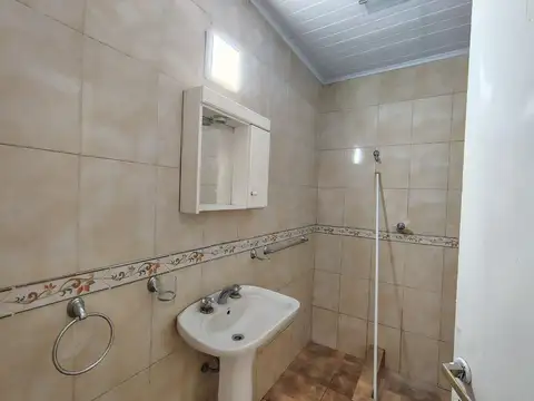 Casa 4 ambientes con 1 baño