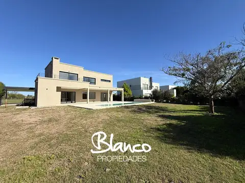 Casa en Alquiler en Haras Santa Maria, USD 2.200