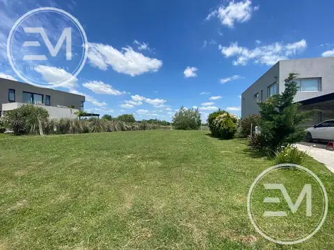 Terreno en Venta de 914,0 m2