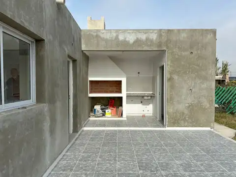 Casa 3 ambientes con 2 baños