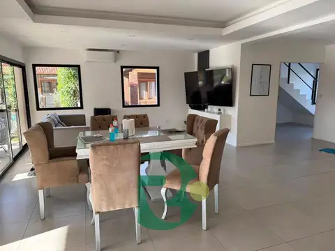 Casa 4 ambientes con 4 baños