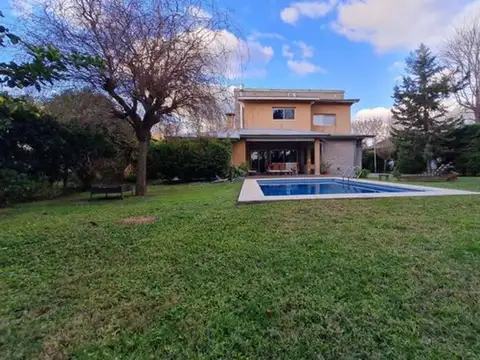 Casa 5 ambientes con 3 baños