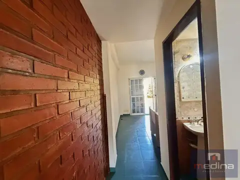 Casa en Alquiler con 1 cochera