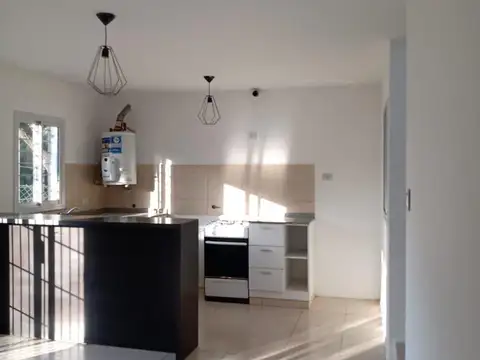 Casa 3 ambientes con 1 baño