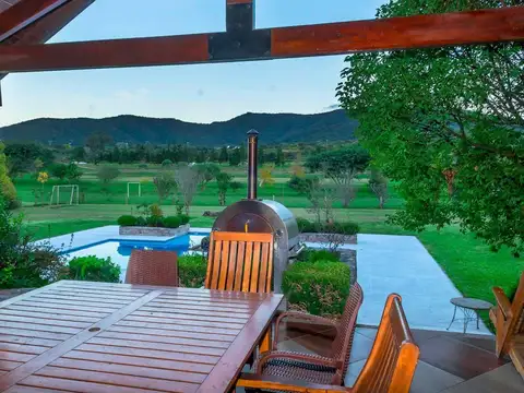 Casa en Venta en La Lucinda, USD 320.000