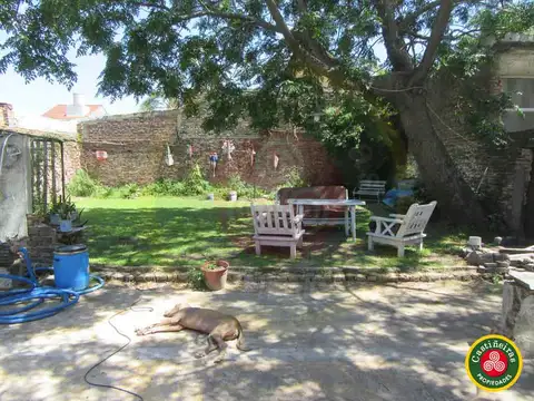 Casa 6 ambientes con 2 baños