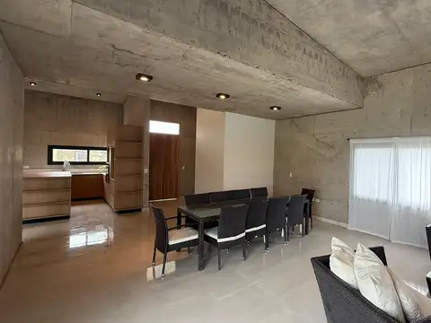 Casa 3 ambientes con 4 baños