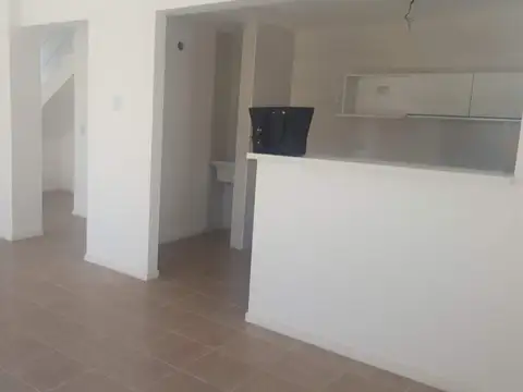 Depto Tipo Casa en Alquiler de 3 ambientes