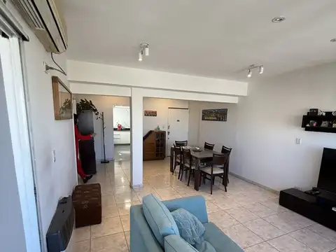 Departamento 6 ambientes con 2 baños