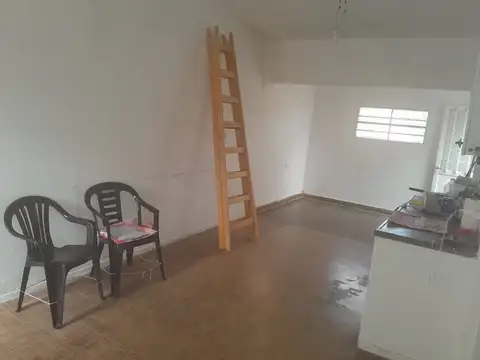 Casa 4 ambientes con 1 baño