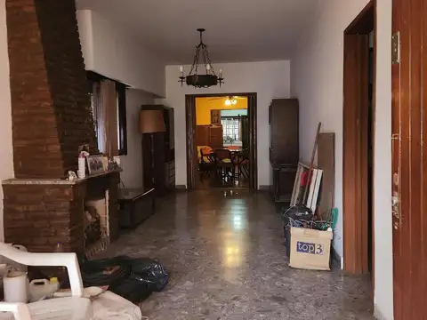 Casa en Venta con 4 cocheras