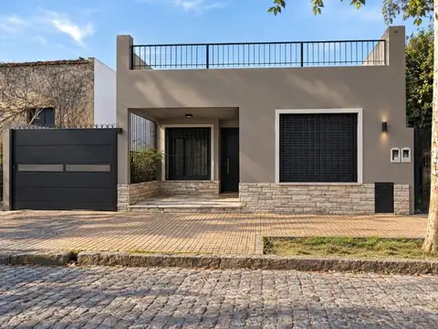 Casa 4 ambientes con 2 baños