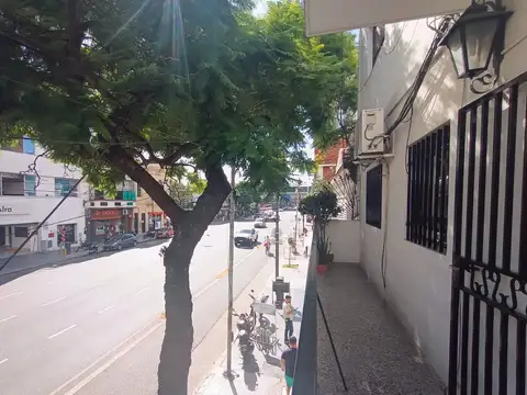 Venta Impecable 3 Ambientes sobre Av. Corrientes