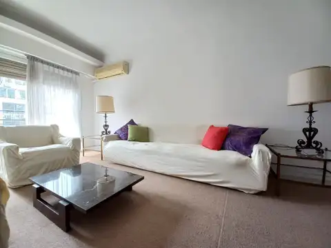 Alquilo Temporario en Recoleta. Departamento de 4 Ambientes. Frente. Balcón corrido. 4 PAX