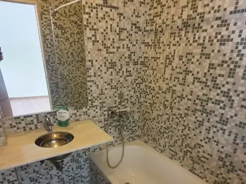 EXCELENTE SEMIPISO MONOAMBIENTE APTO PROFESIONAL – MUY LUMINOSO