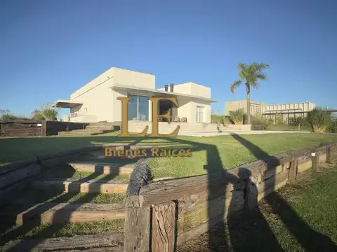 Casa 4 ambientes con 4 baños