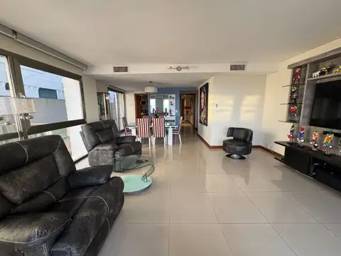 Departamento en Venta en Playa Grande, USD 490.000