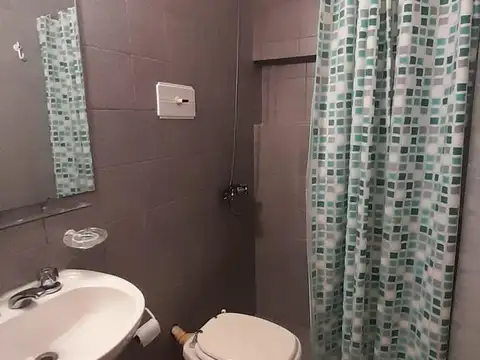 Casa en alquiler - 4 Dormitorios 4 Baños - Cochera - 200Mts2 - Constitución