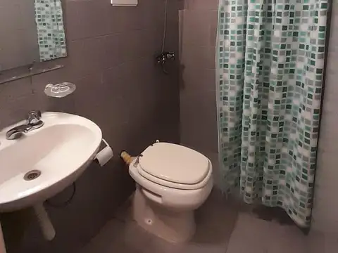 Casa en alquiler - 4 Dormitorios 4 Baños - Cochera - 200Mts2 - Constitución