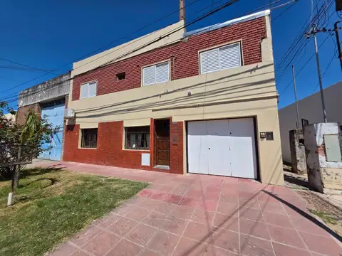  Oportunidad de Casa y Departamento en Calle Perú 3700 