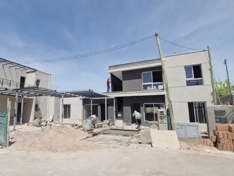 Dúplex en Venta en Complejo Privado Plaza Rodeo