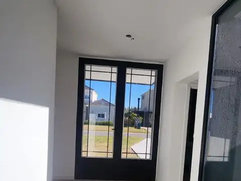 Casa en Venta con 4 cocheras