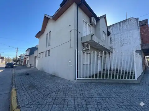 Avenida Presidente Bernardino Rivadavia 400