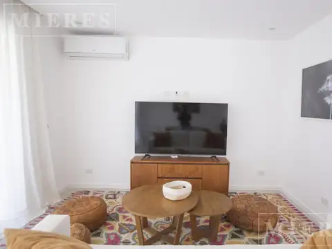 Casa en Alquiler con 2 cocheras