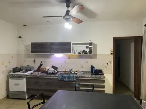 Casa 4 ambientes con 2 baños