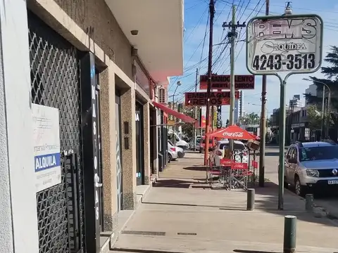 Avenida Eva Perón 800