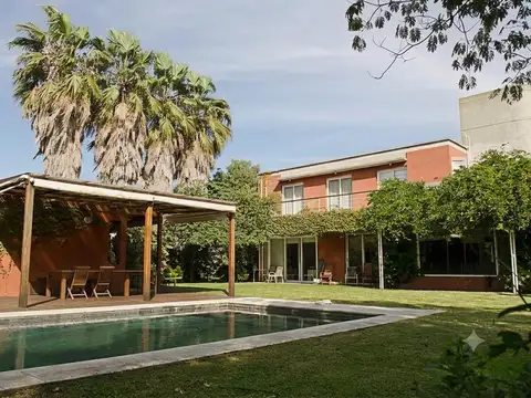 Casa en Venta Abril Club de Campo sobre doble lote