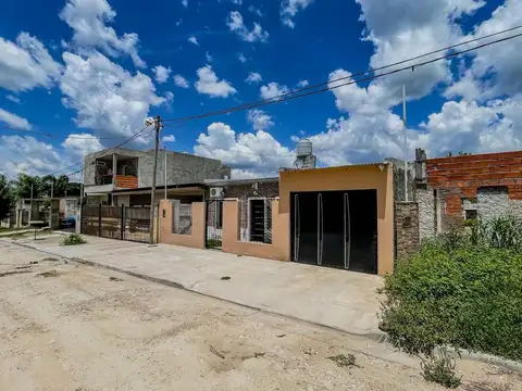Casa 2 dormitorios y pileta, Colonia Avellaneda