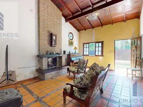 Casa 6 ambientes con 2 baños