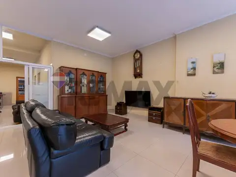 Casa 8 ambientes con 4 baños