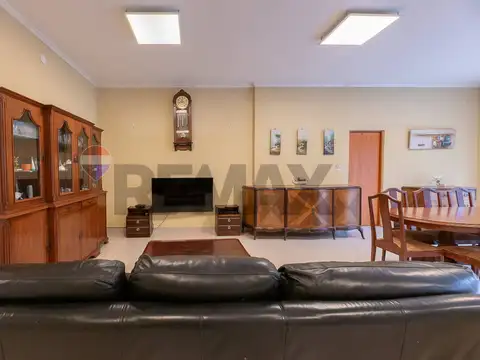 CASA EN VENTA 8 AMB CON JARDIN QUINCHO Y COCHERA