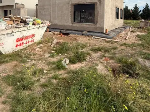 Casa en venta c/ cochera en Las Acacias II