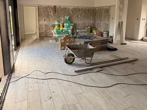 Casa en venta c/ cochera en Las Acacias II