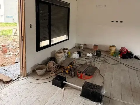 Casa 4 ambientes con 2 baños