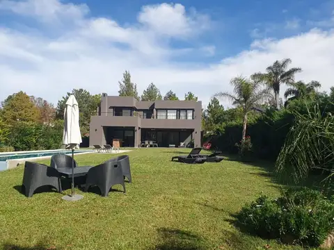 VENTA CASA 5 AMBIENTES PILAR PRIVADO