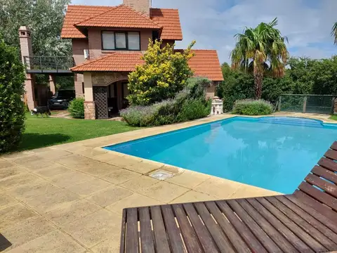 Casa en Alquiler Temporal con 1 cochera