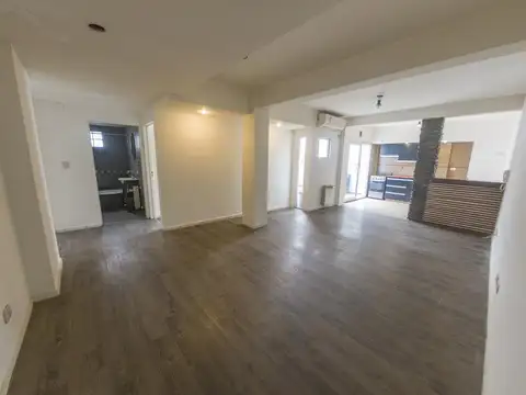 Depto de 2 amb con patio y cochera - Tres Arroyos al 3700