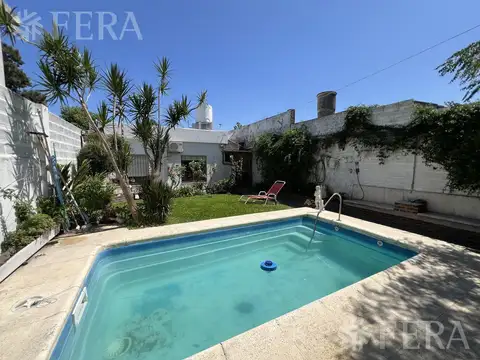 Venta casa 4 ambientes con cochera y piscina en Wilde