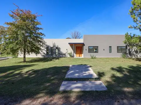 CASA EN VENTA 4 AMB FINANCIACION -LA ELINA LUJAN