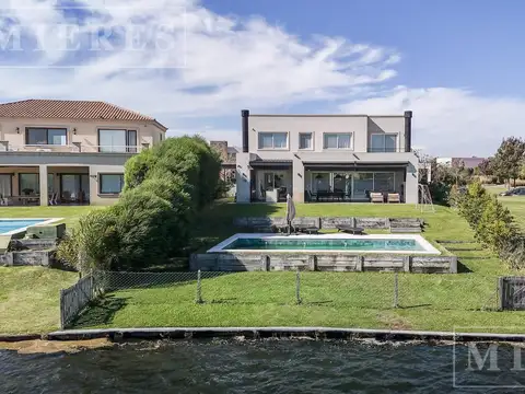 Casa en venta en Puertos Muelles, a la laguna