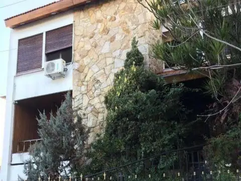 CASA EN LOTE PROPIO 4 AMB 3 COCHERAS