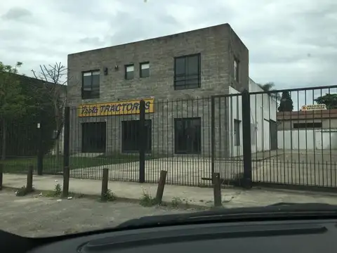 Excelente inmueble con oficinas y depósito